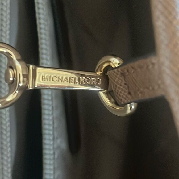 Michael Kors Jet Set Travel Tote Medium Logo Brown with Yellow/Taupe Stripe - Picture 5 of 8